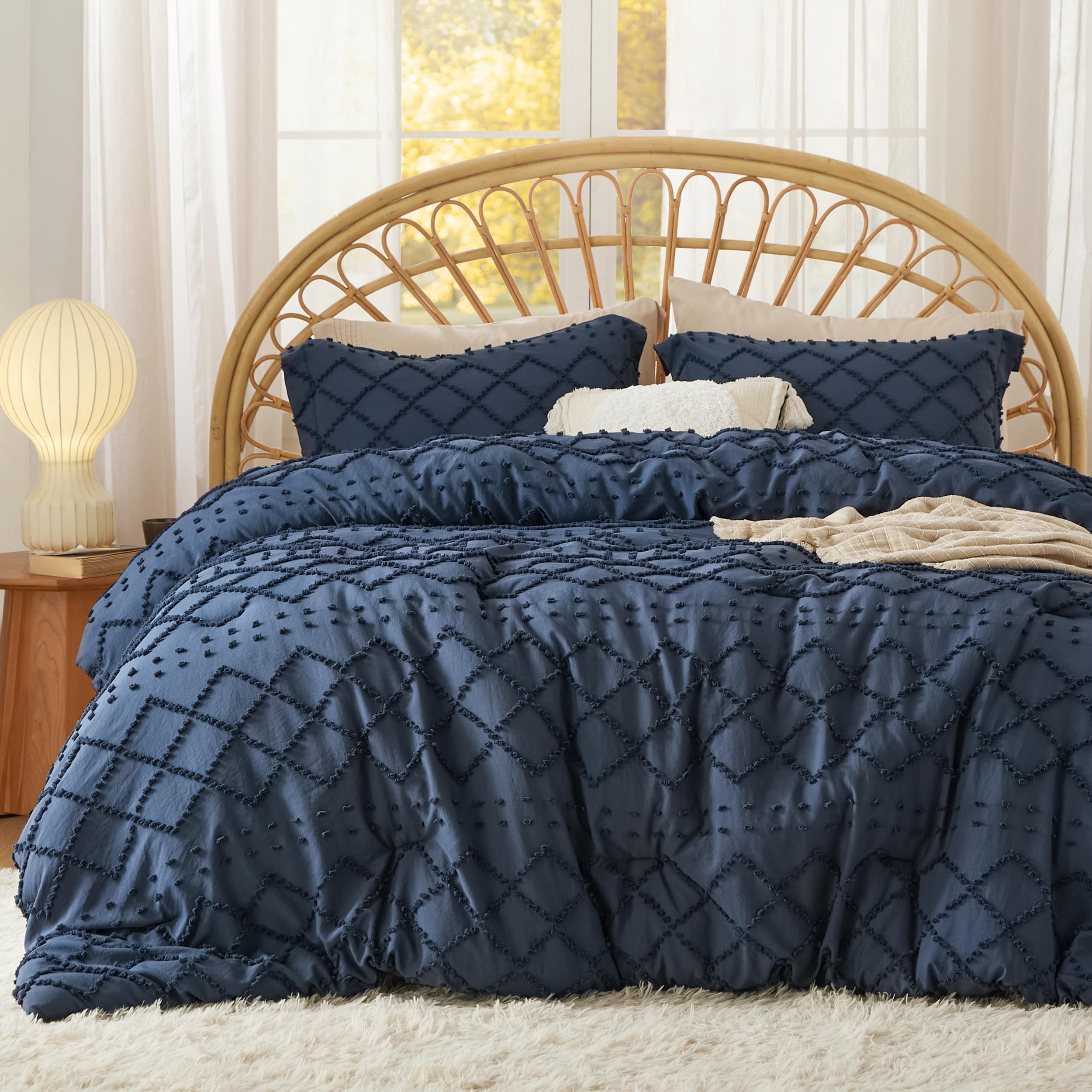 Bedsure Queen Comforter Set - White Comforter, Boho Tufted Shabby Chic Bedding Comforter Set, 3 Pieces Vintage Farmhouse Bed Set for All Seasons, Fluffy Soft Bedding Set with 2 Pillow Shams